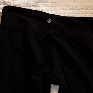 Lululemon Black WonderUnder Size 4 7/8 leggings